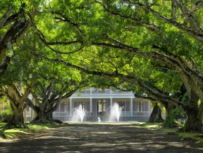 Labourdonnais, a ch�teau in a natural setting