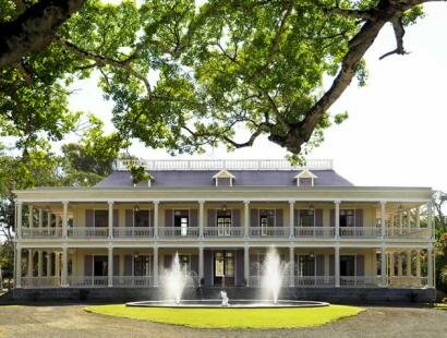 Labourdonnais, a ch�teau in a natural setting