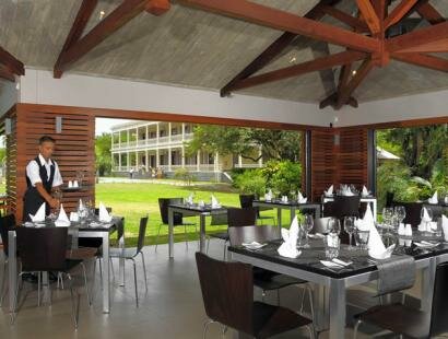 Labourdonnais, a ch�teau in a natural setting